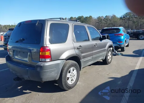 2005 Ford Escape Xls z USA, uszkodzony, nr VIN 1FMYU92Z85KA84745